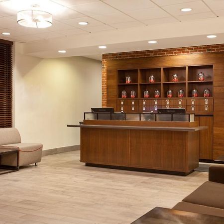 Four Points By Sheraton Cleveland Airport Интерьер фото
