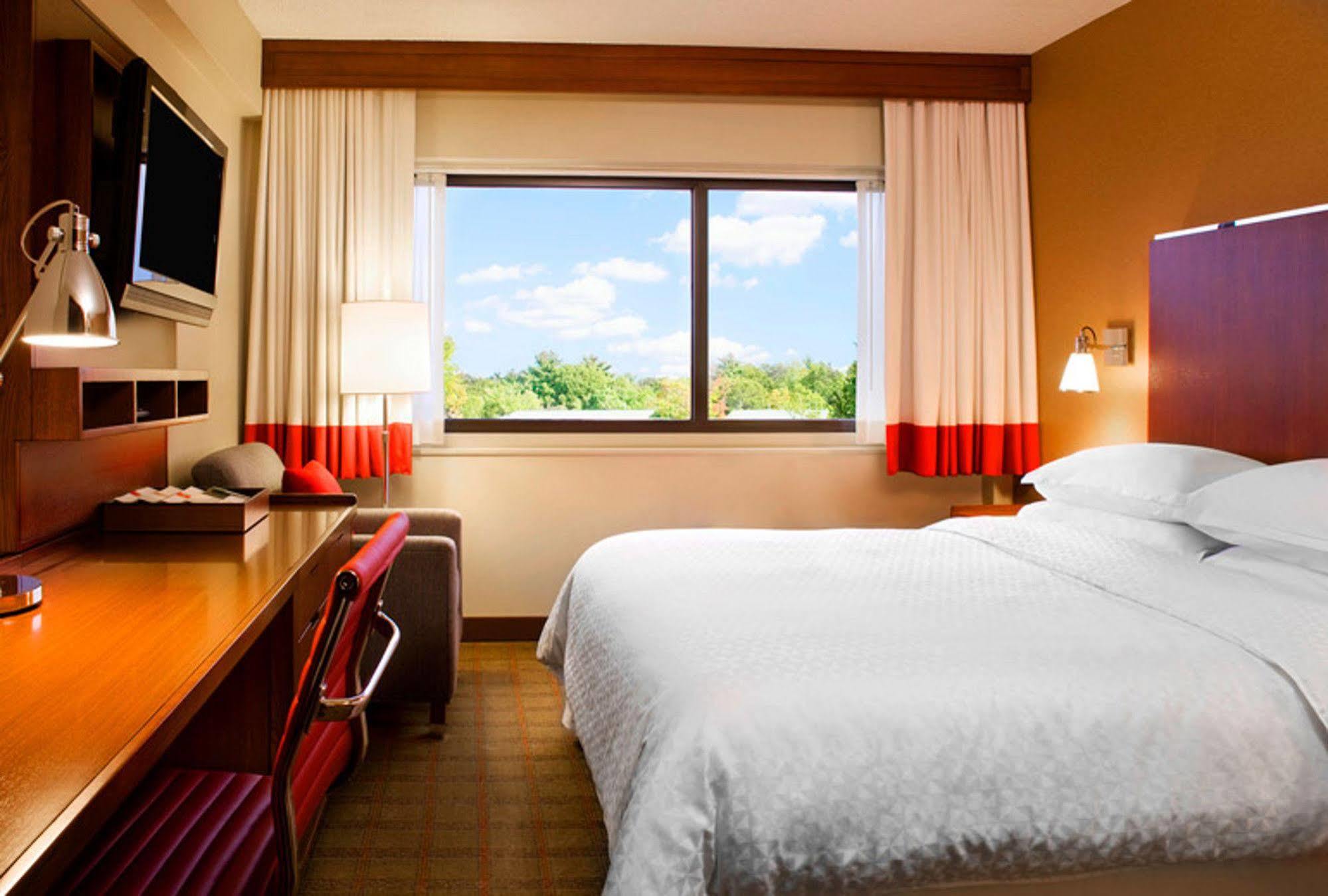 Four Points By Sheraton Cleveland Airport Экстерьер фото
