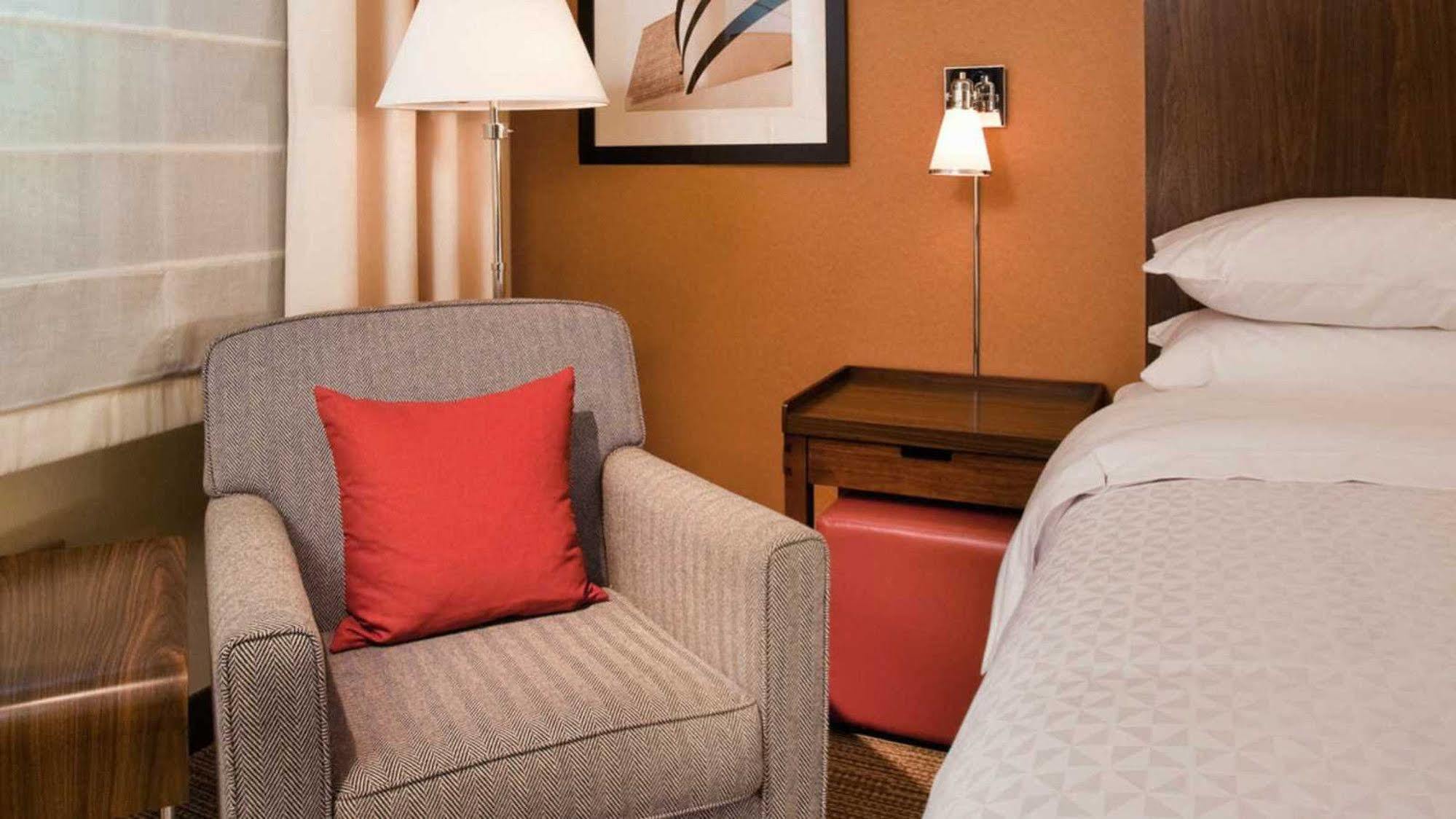 Four Points By Sheraton Cleveland Airport Экстерьер фото